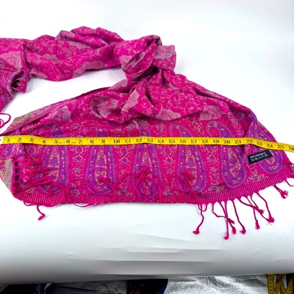 Luxury Cashmere Pink / Purple Paisley Scarf with Fringe - Picture 9 of 12